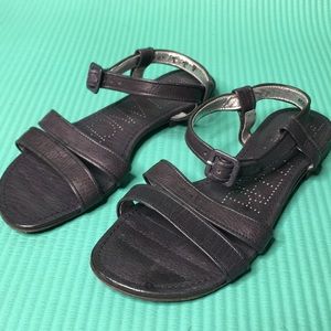 FREE LANCE navy sandals